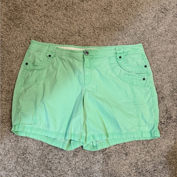 intro. Green Cargo Shorts Relaxed Fit - Picture 1 of 3